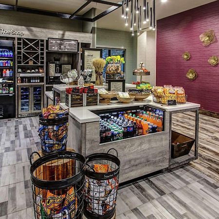 Hilton Garden Inn Topeka Ngoại thất bức ảnh