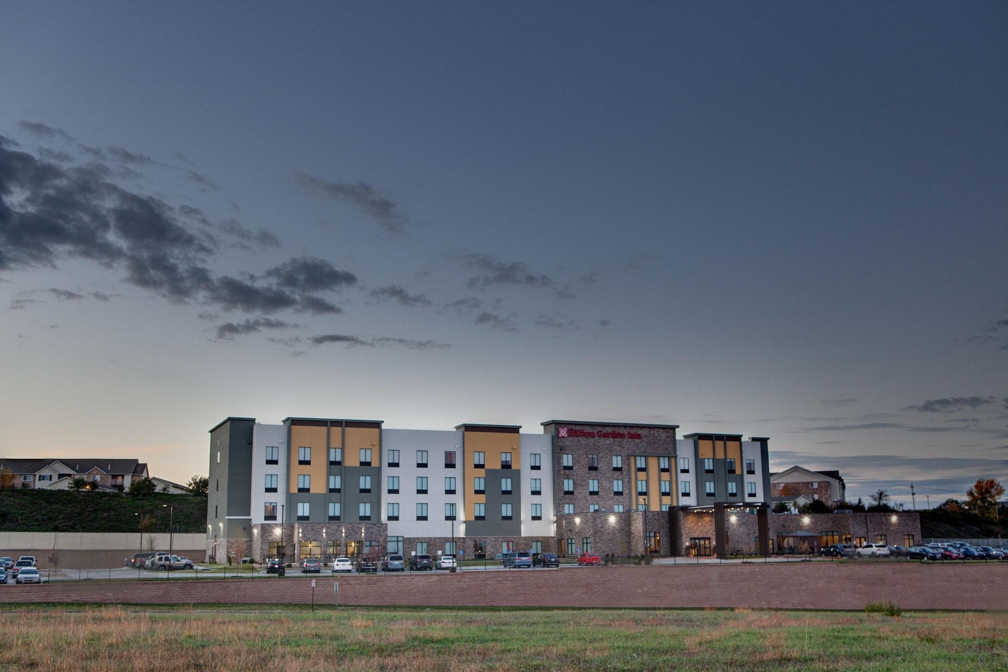Hilton Garden Inn Topeka Ngoại thất bức ảnh
