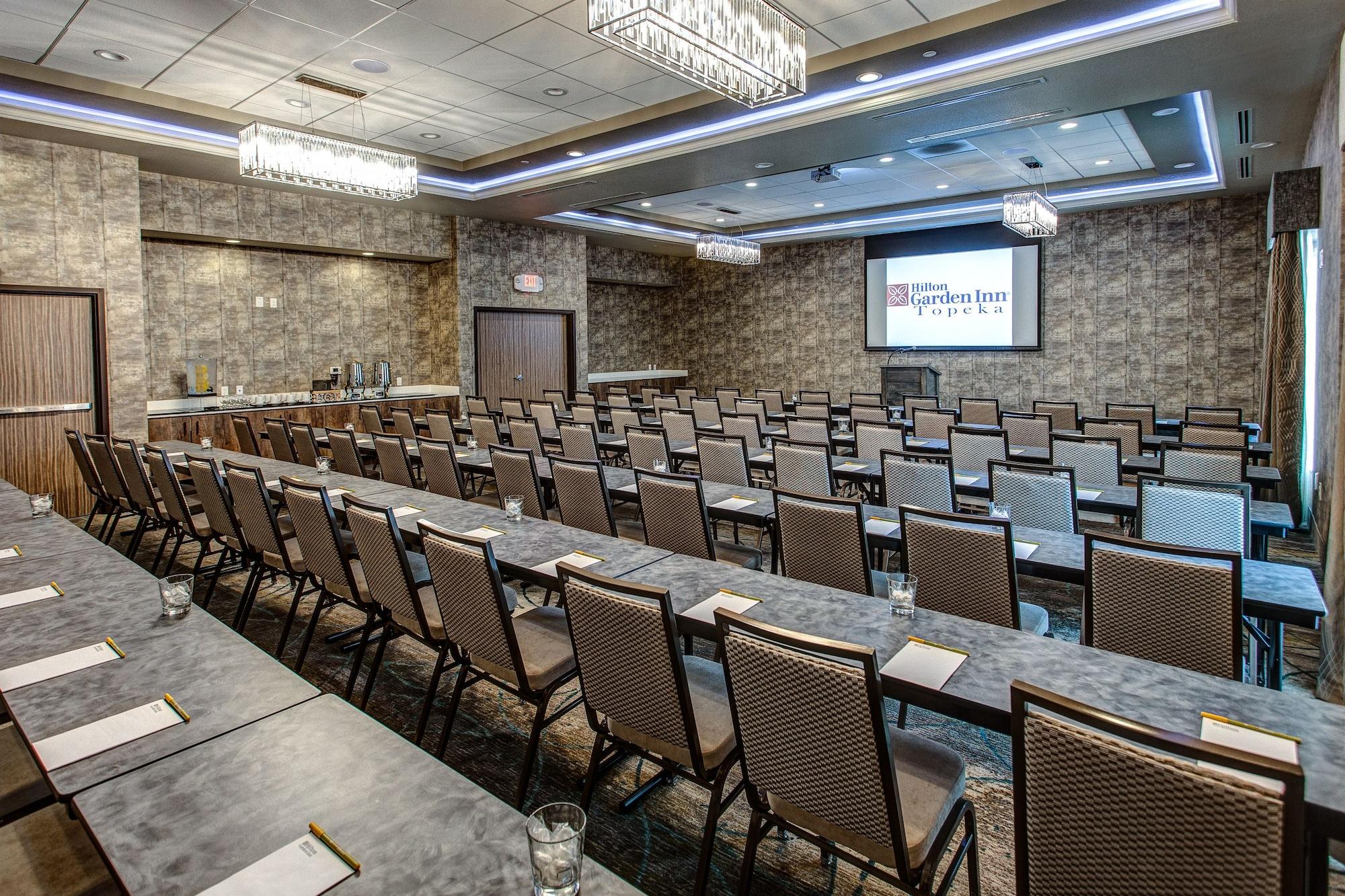 Hilton Garden Inn Topeka Ngoại thất bức ảnh