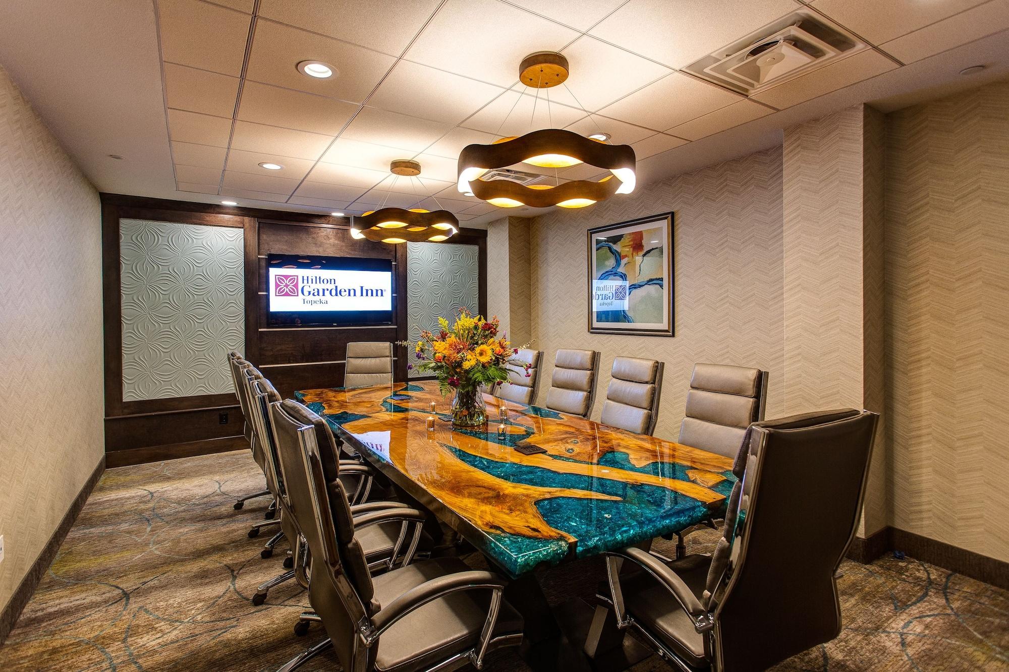 Hilton Garden Inn Topeka Ngoại thất bức ảnh
