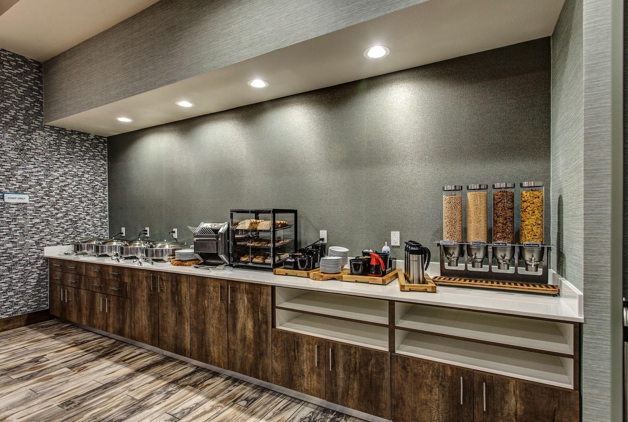 Hilton Garden Inn Topeka Ngoại thất bức ảnh