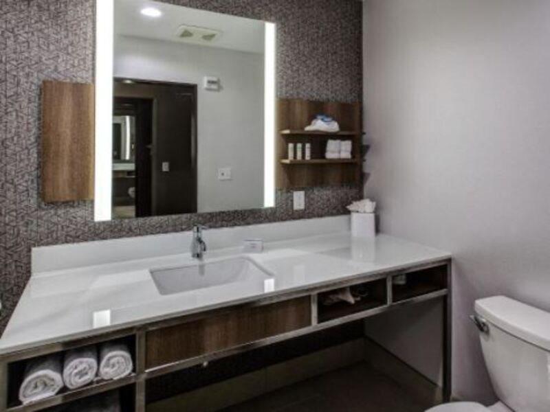Hilton Garden Inn Topeka Ngoại thất bức ảnh