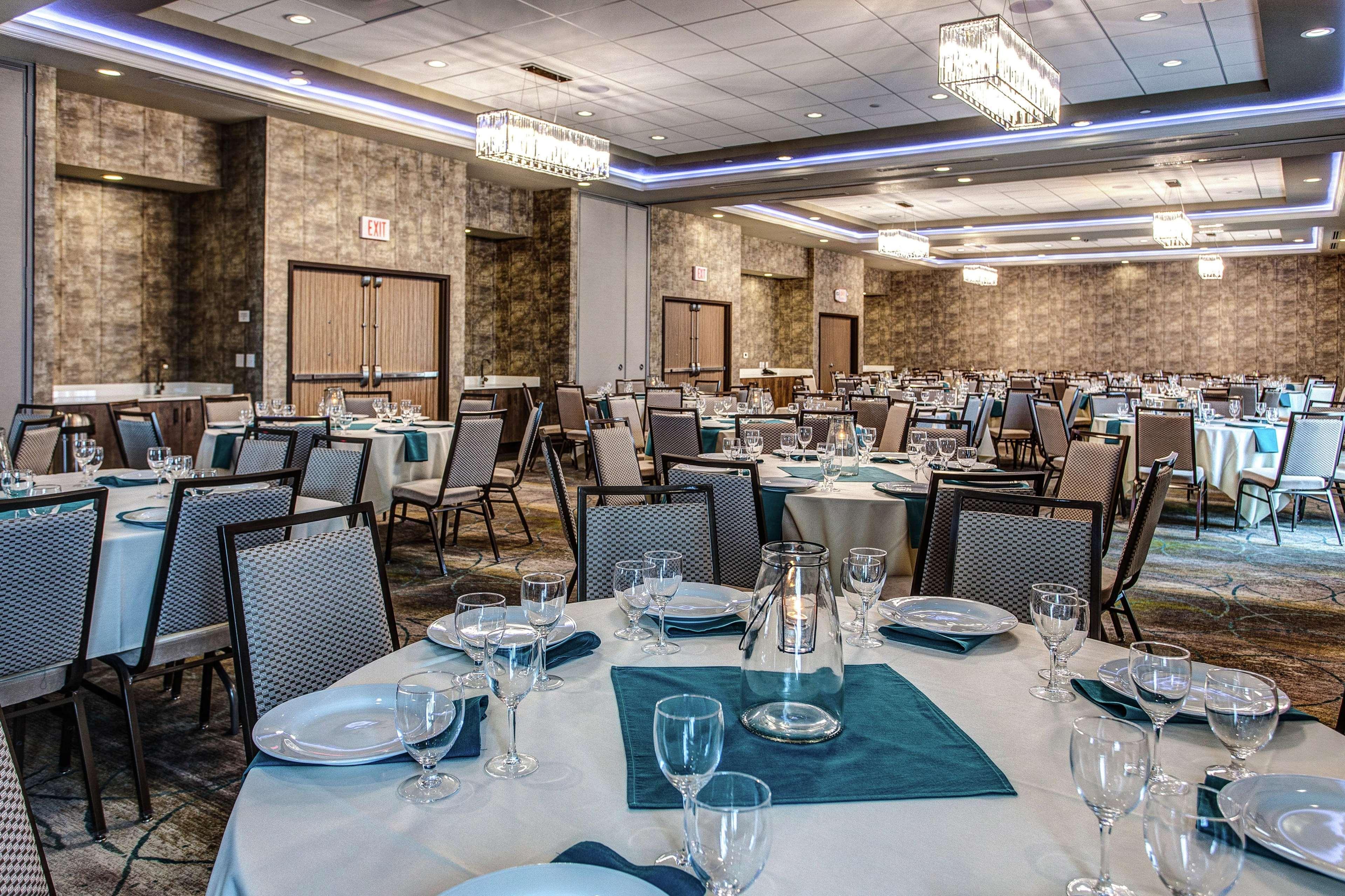 Hilton Garden Inn Topeka Ngoại thất bức ảnh
