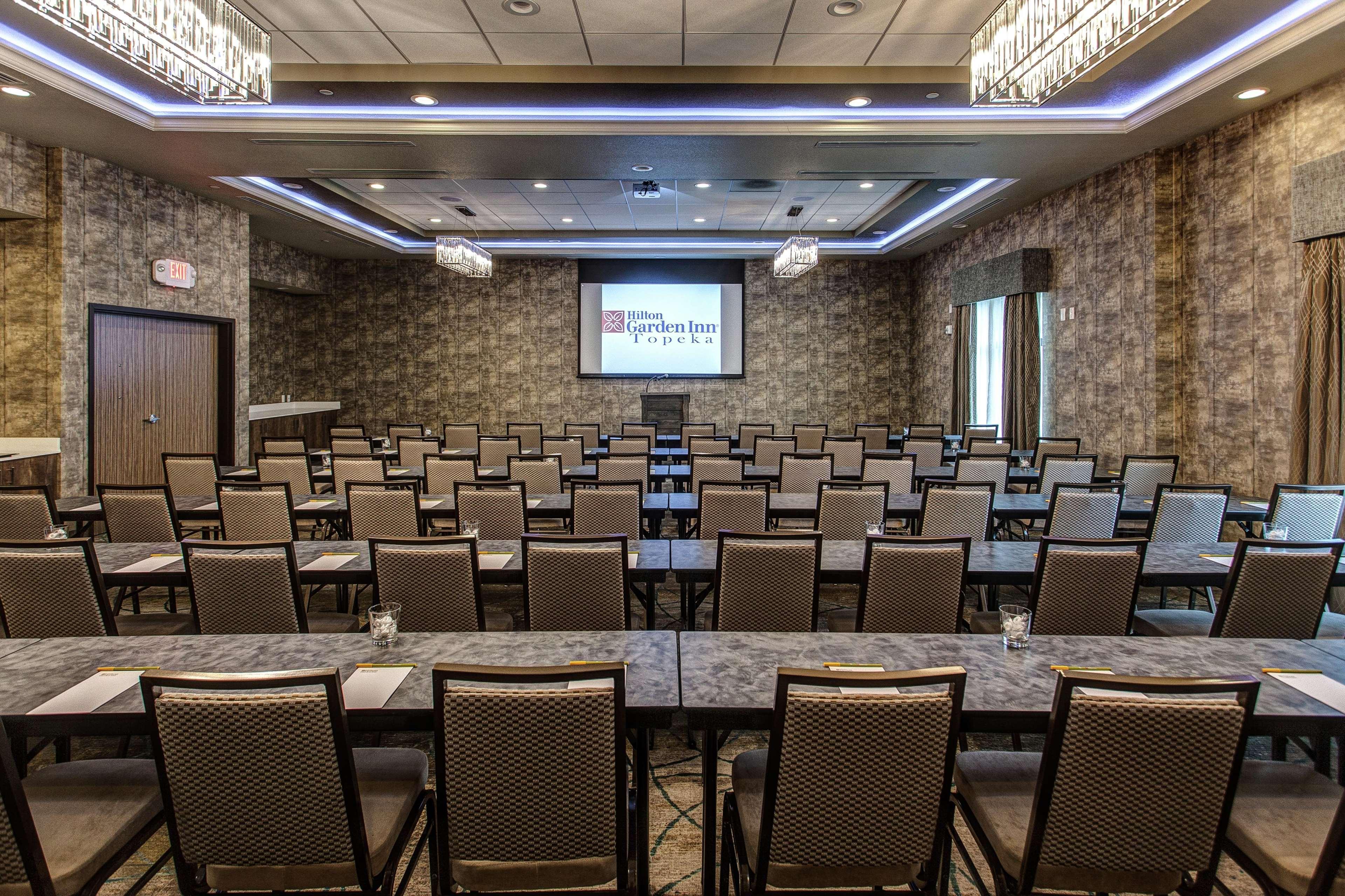Hilton Garden Inn Topeka Ngoại thất bức ảnh