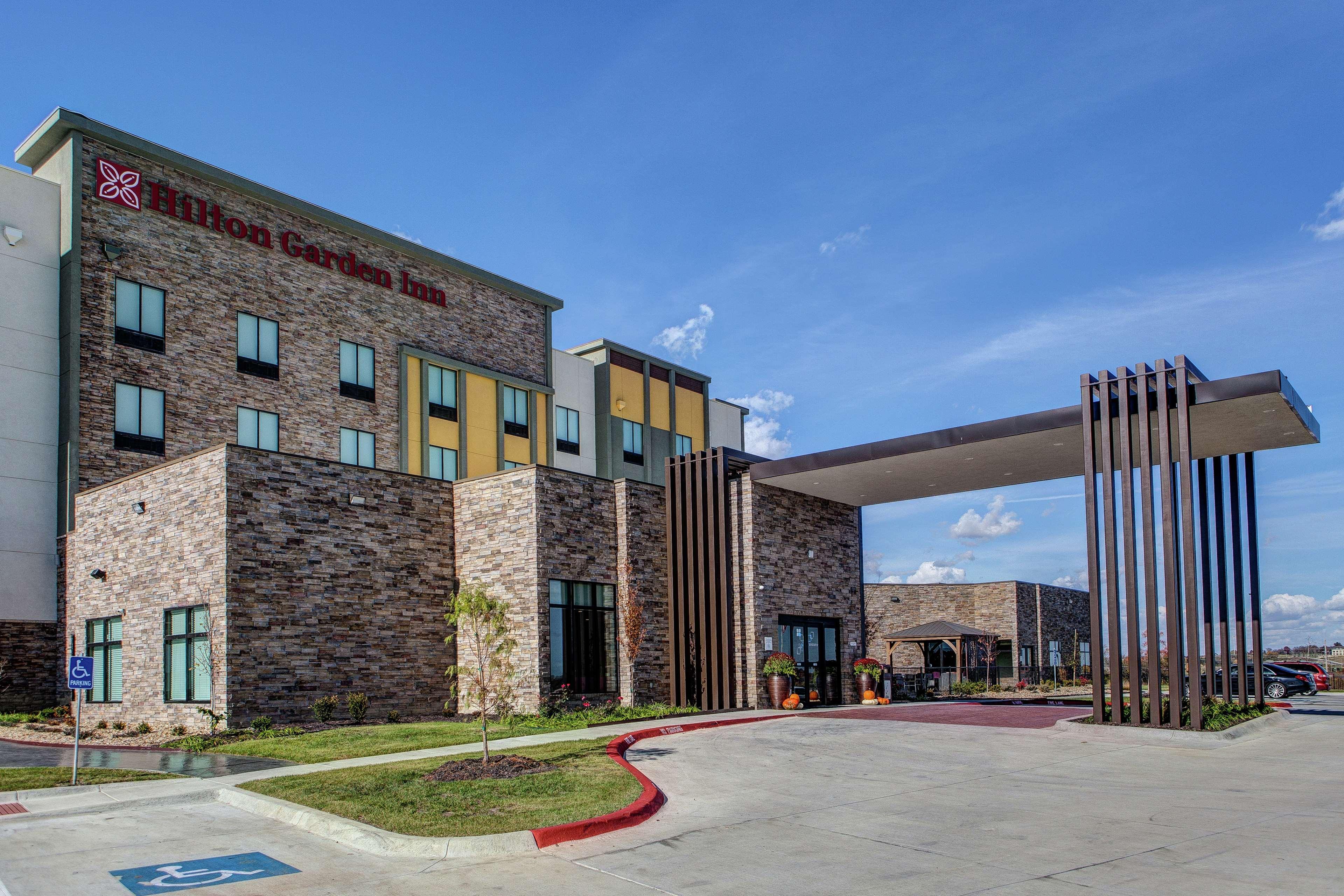Hilton Garden Inn Topeka Ngoại thất bức ảnh