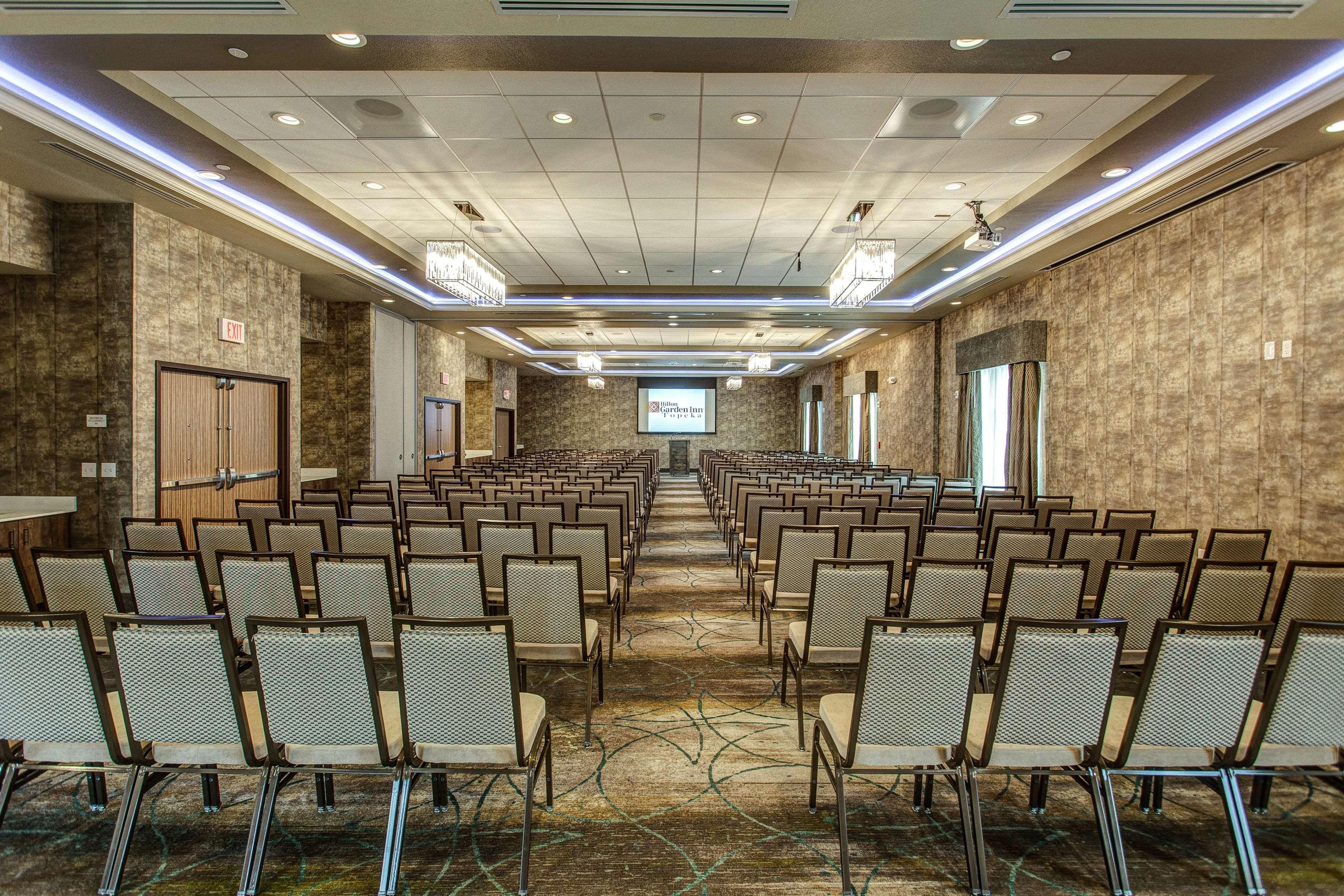 Hilton Garden Inn Topeka Ngoại thất bức ảnh
