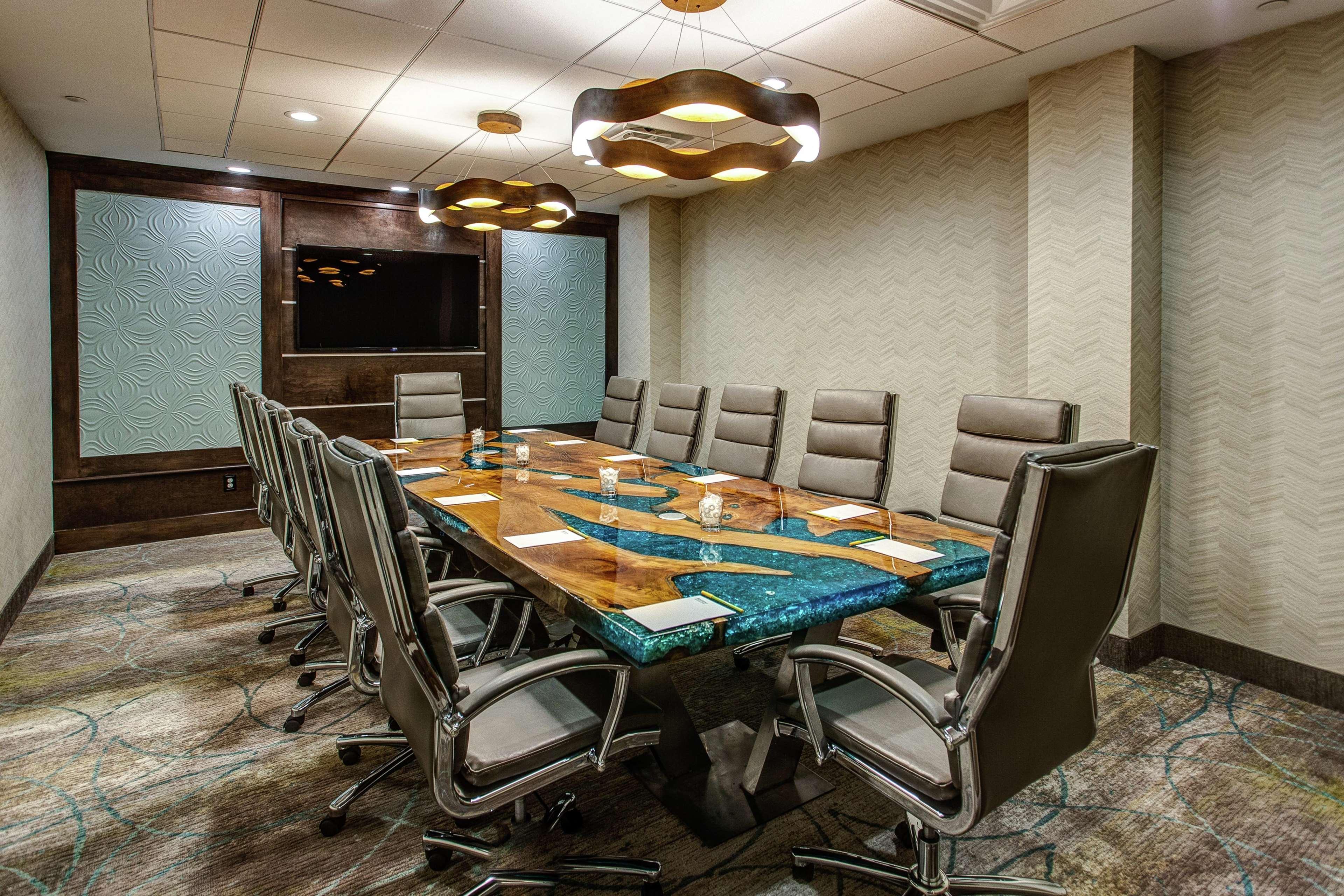 Hilton Garden Inn Topeka Ngoại thất bức ảnh