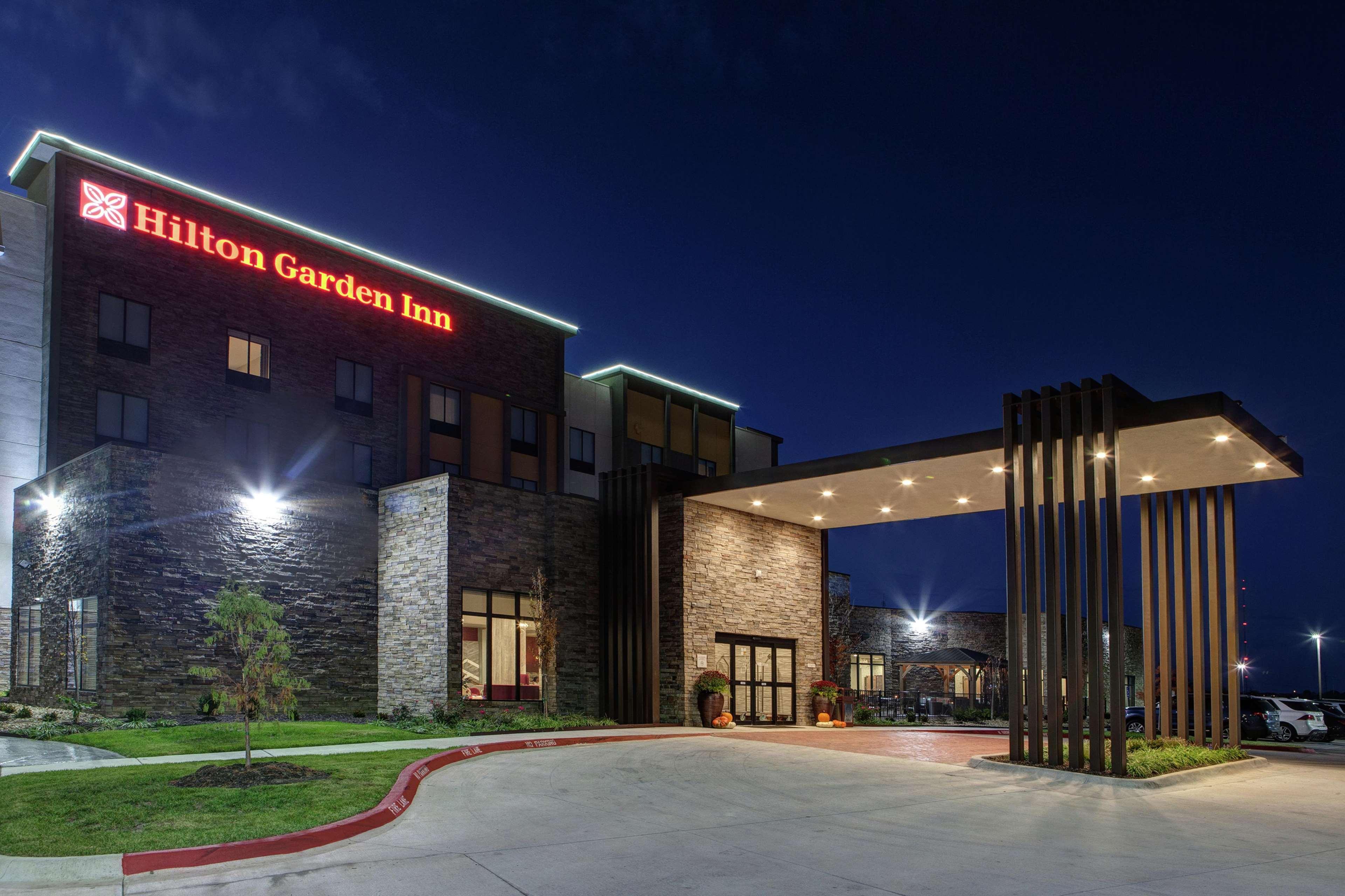 Hilton Garden Inn Topeka Ngoại thất bức ảnh