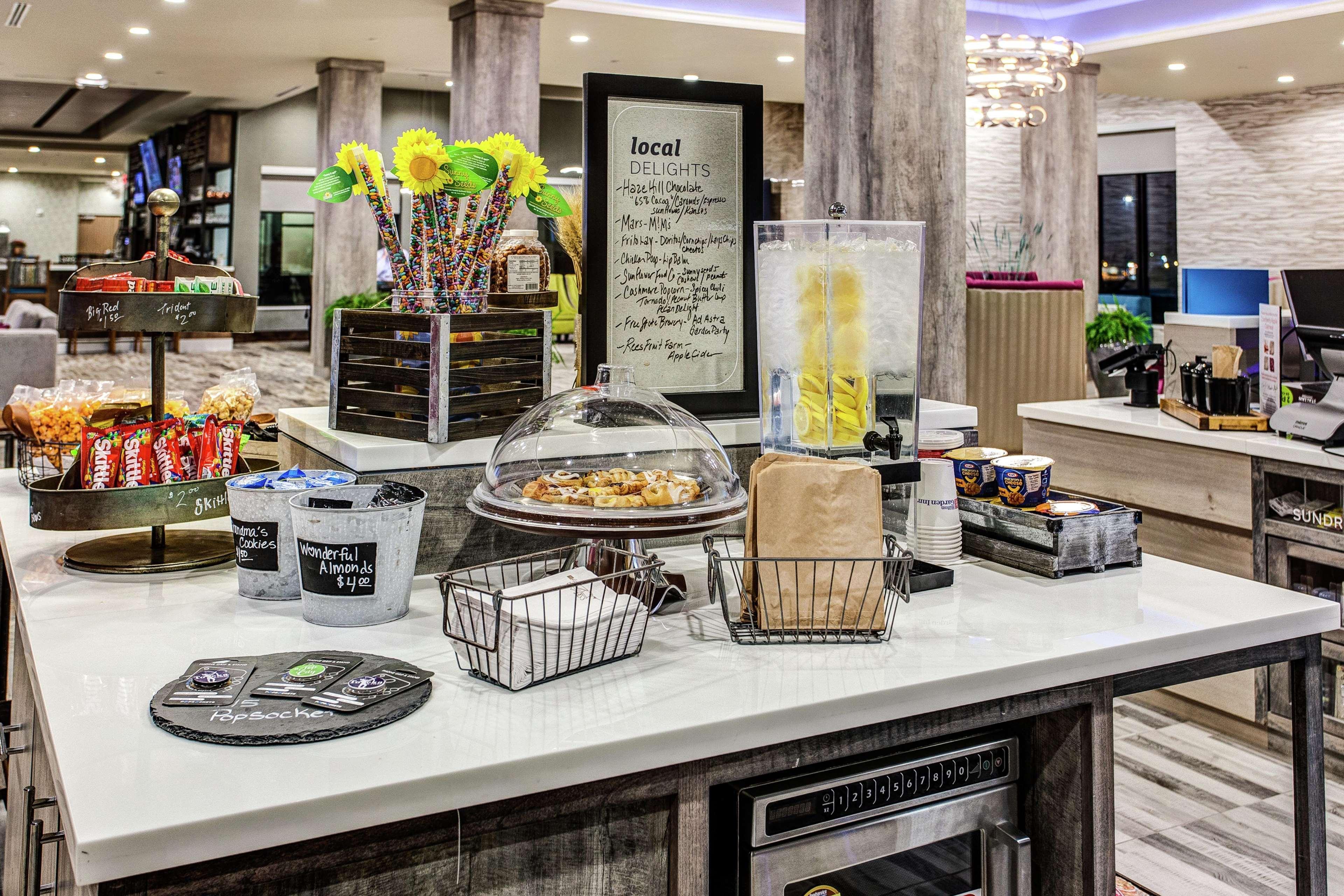 Hilton Garden Inn Topeka Ngoại thất bức ảnh