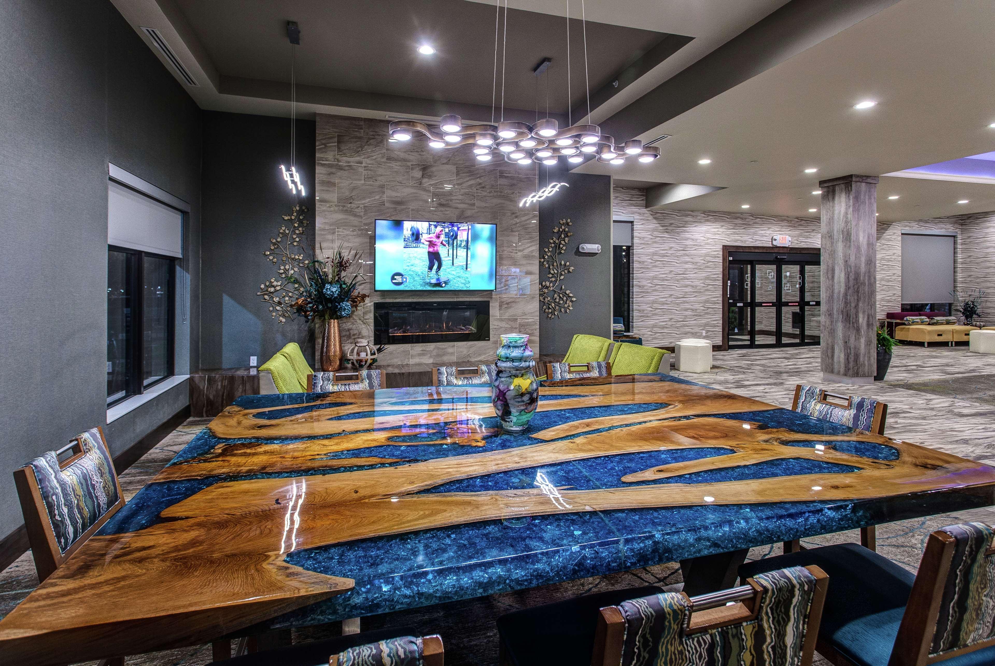 Hilton Garden Inn Topeka Ngoại thất bức ảnh