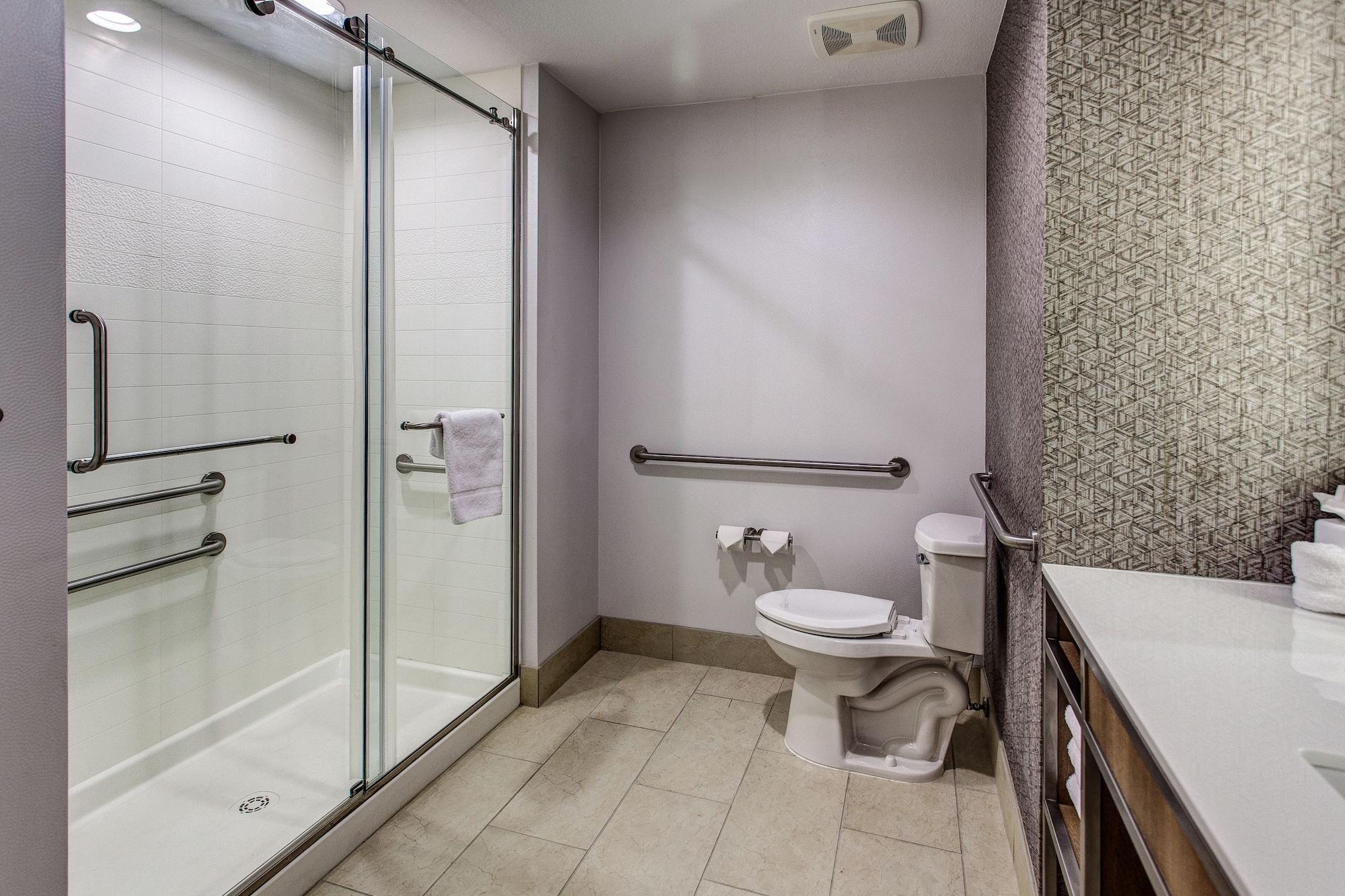 Hilton Garden Inn Topeka Ngoại thất bức ảnh