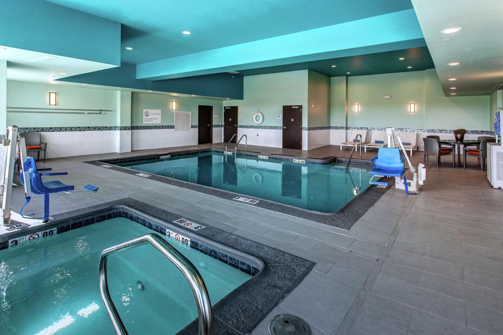Hilton Garden Inn Topeka Ngoại thất bức ảnh