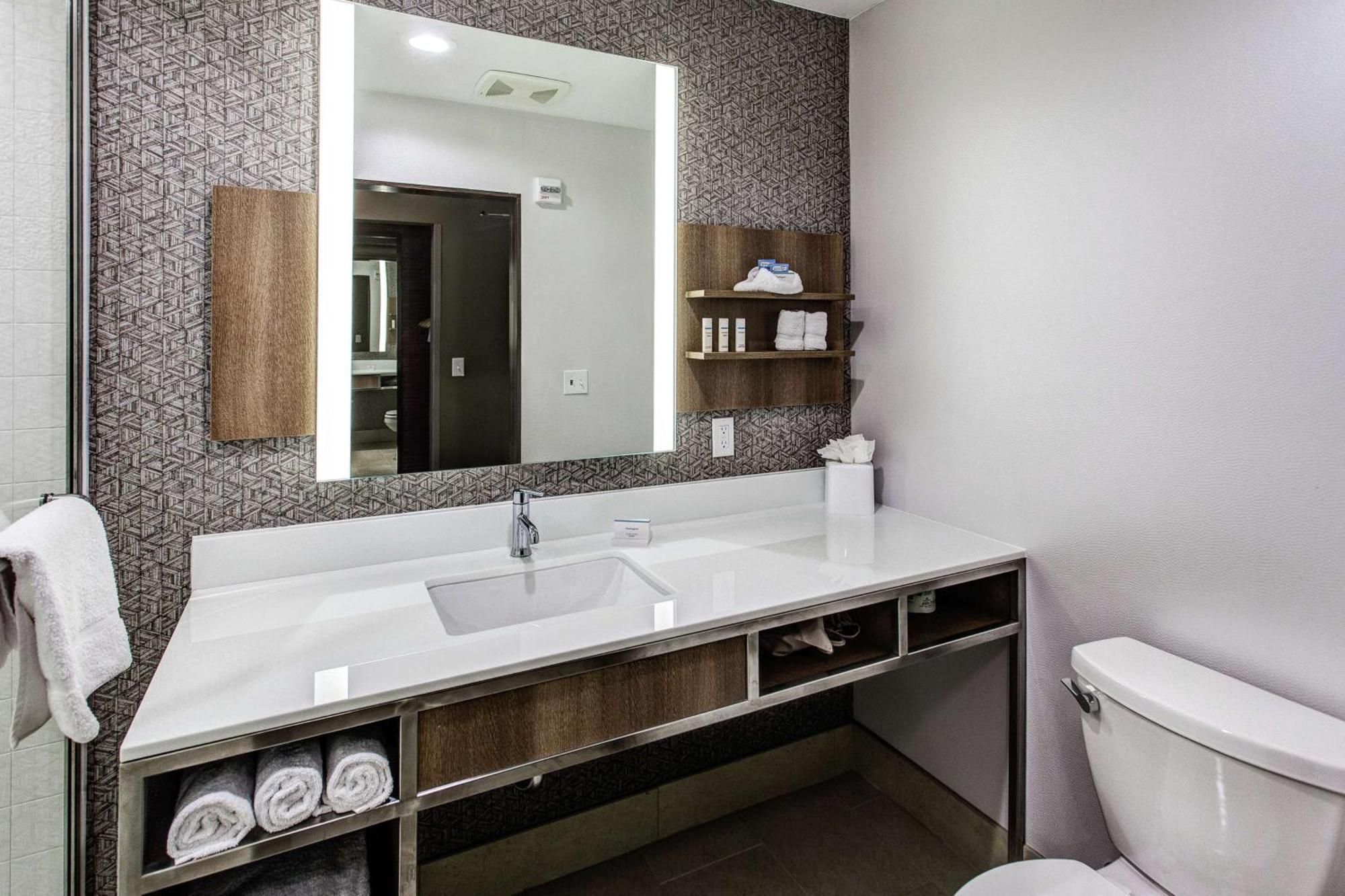 Hilton Garden Inn Topeka Ngoại thất bức ảnh