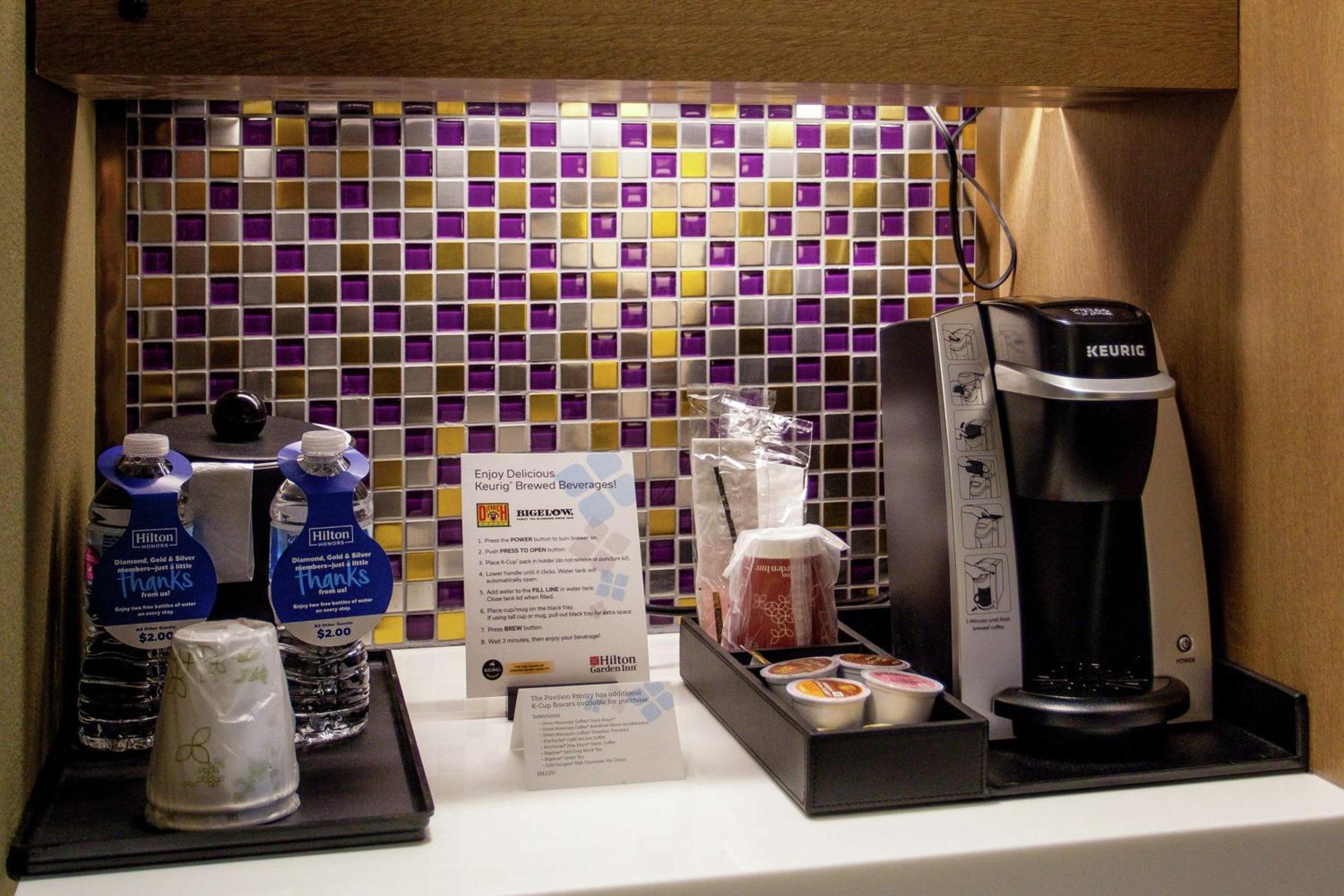Hilton Garden Inn Topeka Ngoại thất bức ảnh