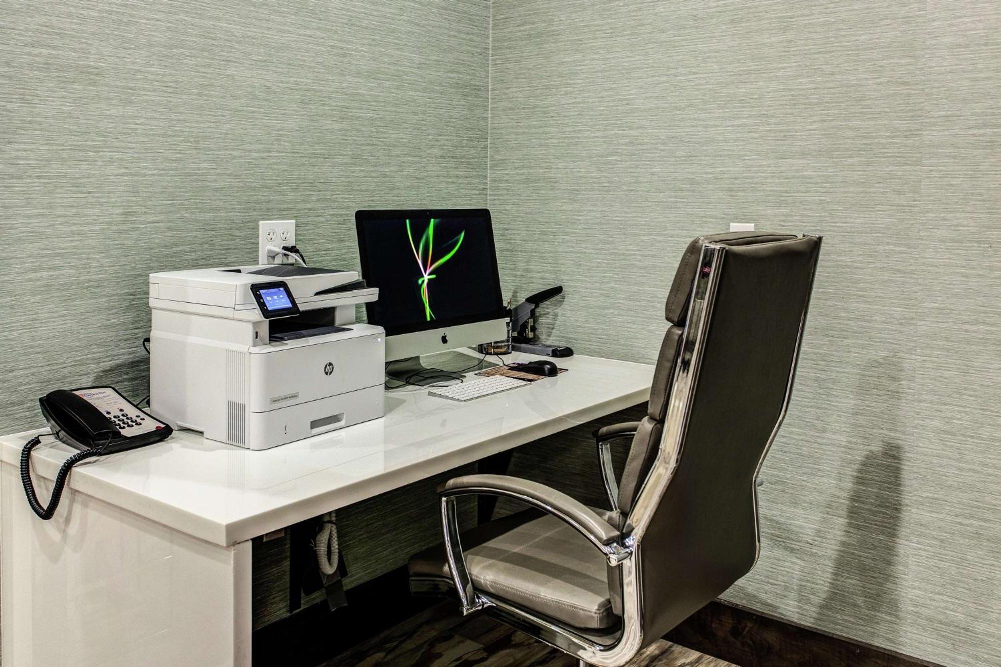 Hilton Garden Inn Topeka Ngoại thất bức ảnh