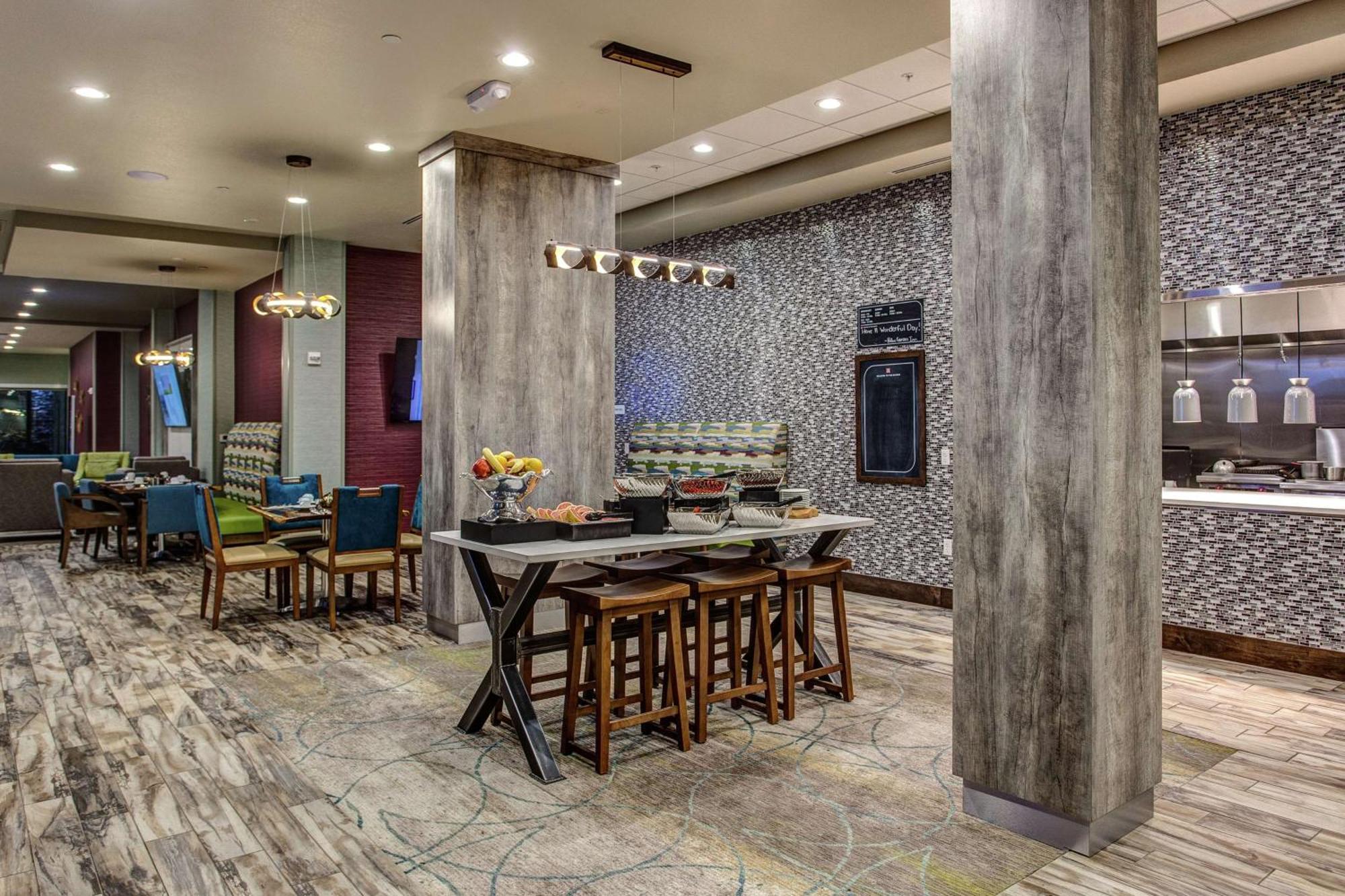 Hilton Garden Inn Topeka Ngoại thất bức ảnh