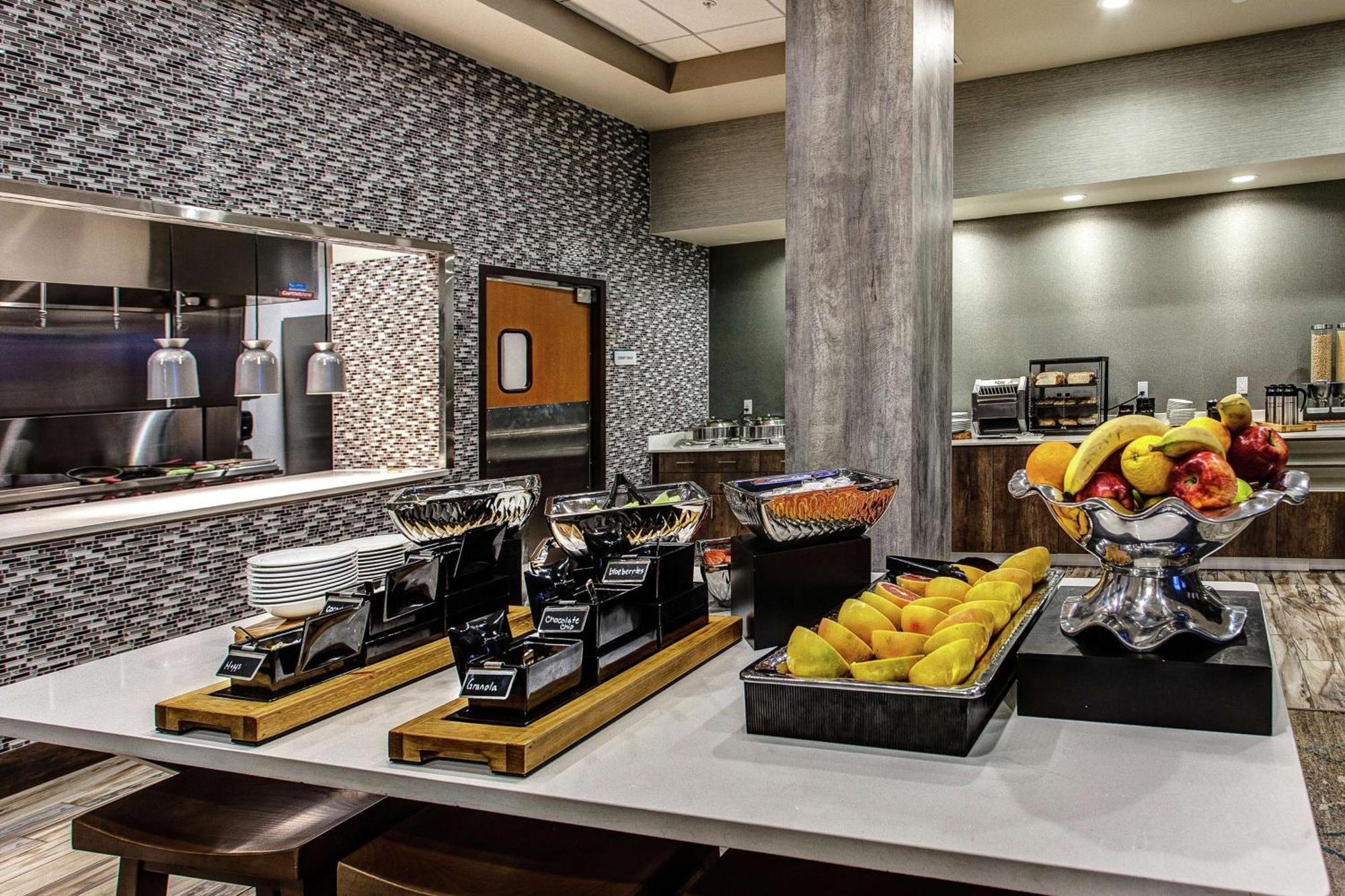 Hilton Garden Inn Topeka Ngoại thất bức ảnh