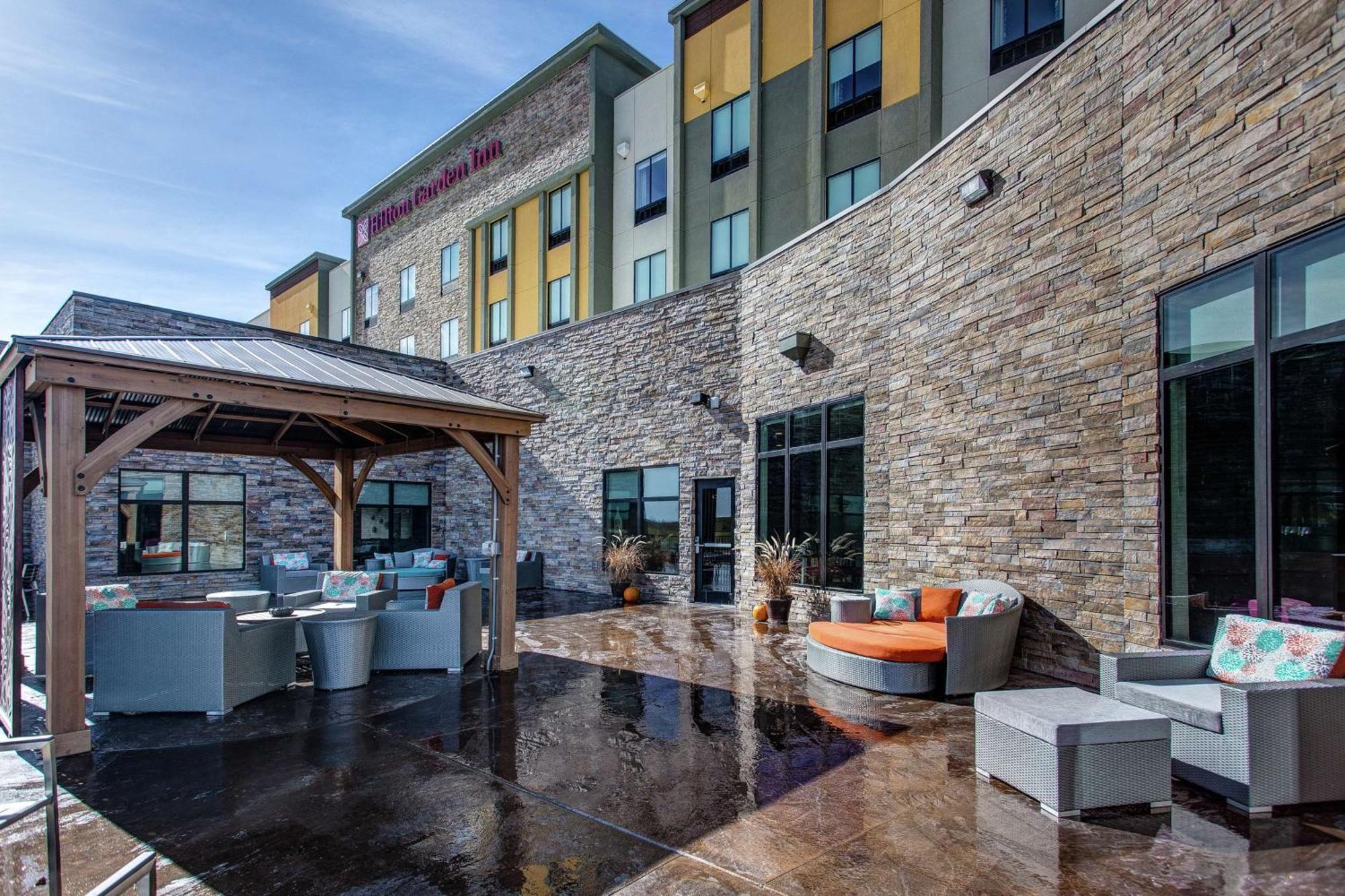 Hilton Garden Inn Topeka Ngoại thất bức ảnh
