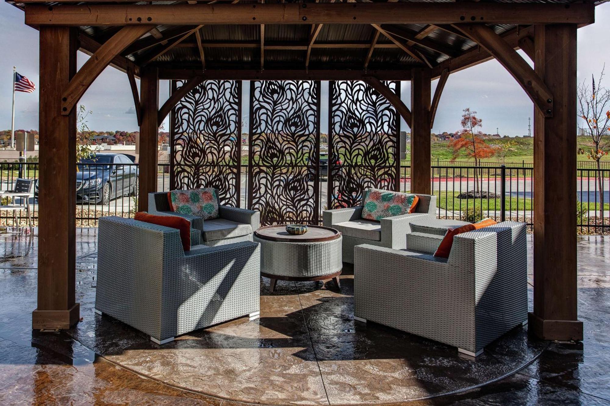 Hilton Garden Inn Topeka Ngoại thất bức ảnh