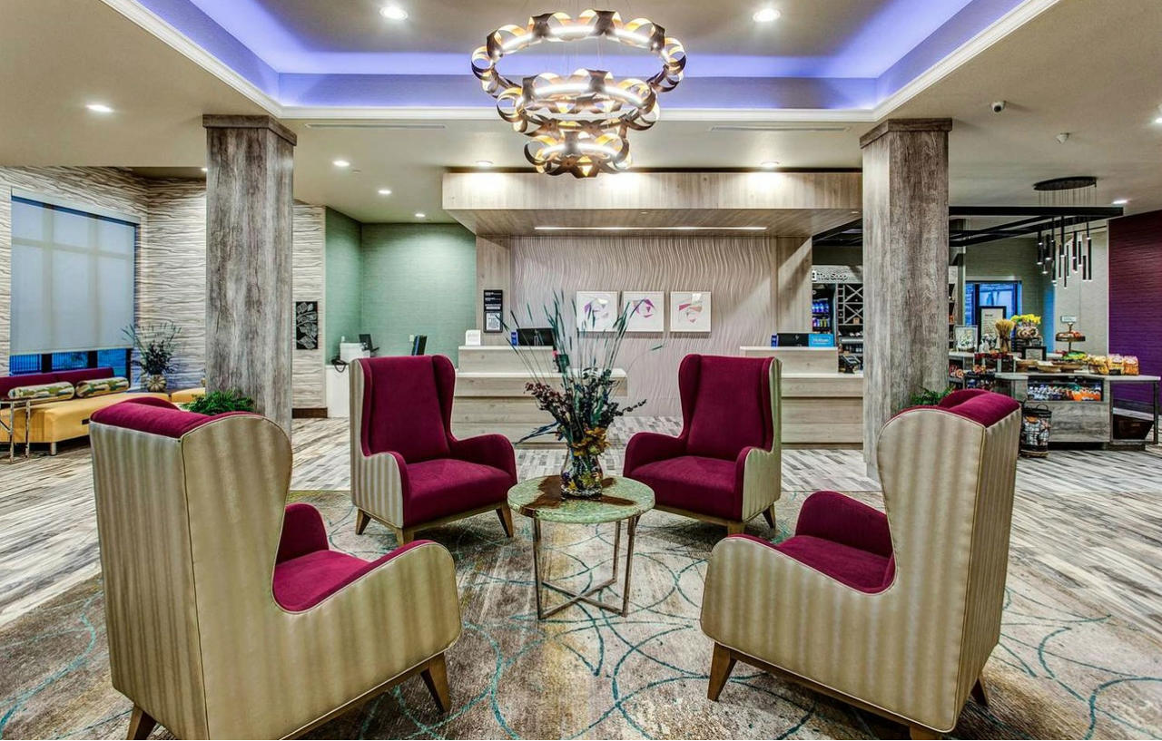 Hilton Garden Inn Topeka Ngoại thất bức ảnh
